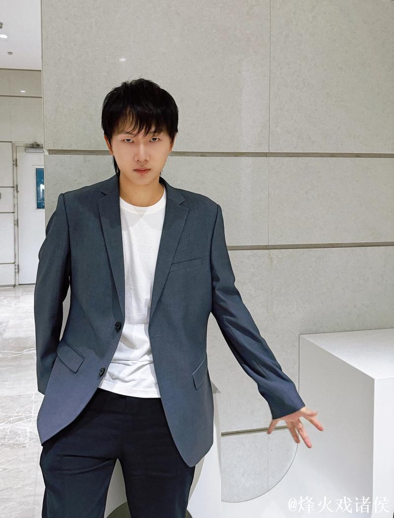 Fly在AG直播:过几天狼队会叫人来帮拍视频,狼队菲姐帮了很多 Fly在AG直播:过几天狼队会叫人来帮拍视频,狼队菲姐帮了很多